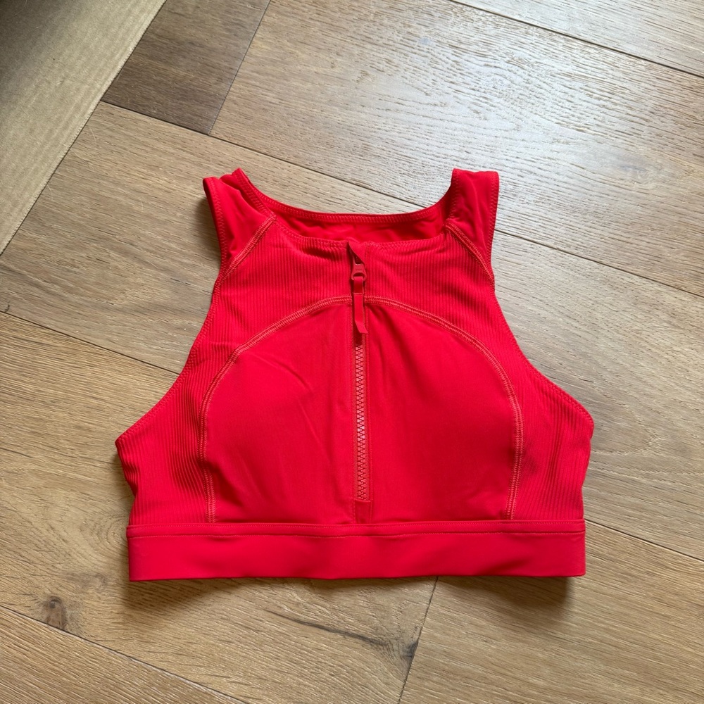 Lululemon Red High-Neck Sports Bra size 4 brand new